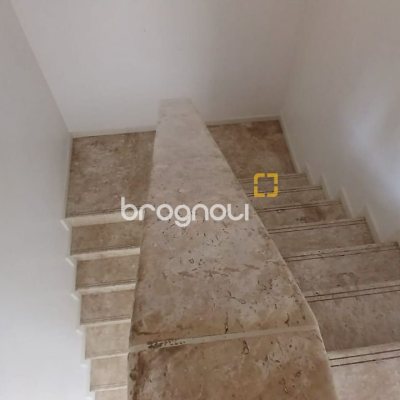 Casa com 237m², 5 quartos (sendo 1 suíte), 6 garagens, no bairro Balneário em Florianópolis