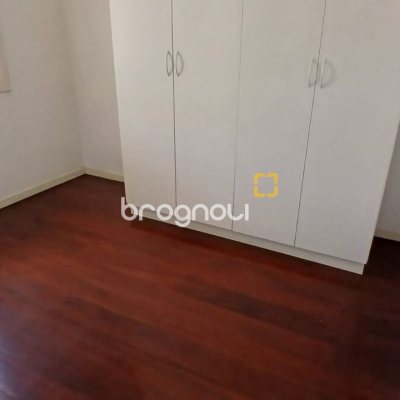 Casa com 237m², 5 quartos (sendo 1 suíte), 6 garagens, no bairro Balneário em Florianópolis