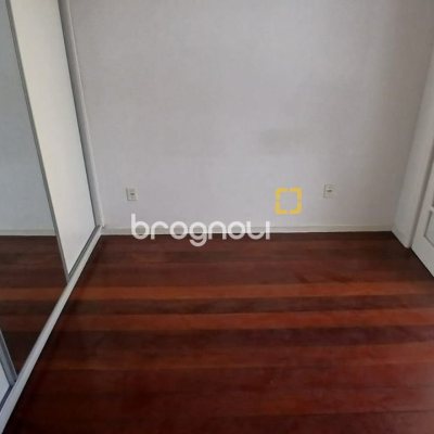 Casa com 237m², 5 quartos (sendo 1 suíte), 6 garagens, no bairro Balneário em Florianópolis
