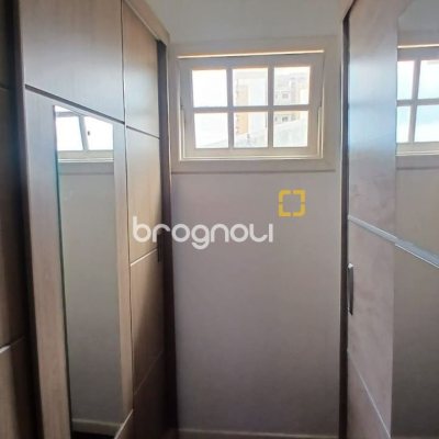 Casa com 237m², 5 quartos (sendo 1 suíte), 6 garagens, no bairro Balneário em Florianópolis