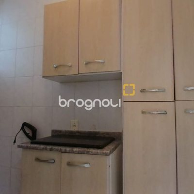 Casa com 237m², 5 quartos (sendo 1 suíte), 6 garagens, no bairro Balneário em Florianópolis