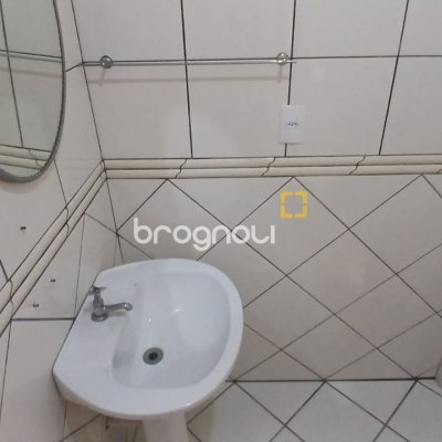 Casa com 237m², 5 quartos (sendo 1 suíte), 6 garagens, no bairro Balneário em Florianópolis