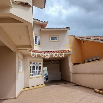 Casa com 237m², 5 quartos (sendo 1 suíte), 6 garagens, no bairro Balneário em Florianópolis