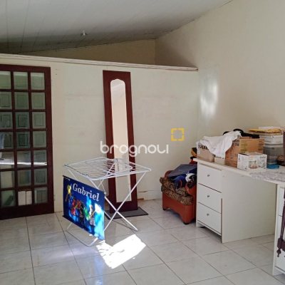Casa com 92m², 3 quartos (sendo 1 suíte), 2 garagens, no bairro Bela Vista em São José