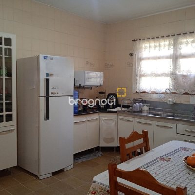 Casa com 92m², 3 quartos (sendo 1 suíte), 2 garagens, no bairro Bela Vista em São José