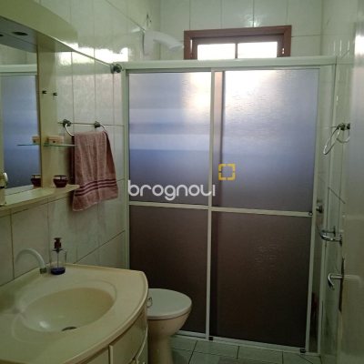 Casa com 92m², 3 quartos (sendo 1 suíte), 2 garagens, no bairro Bela Vista em São José