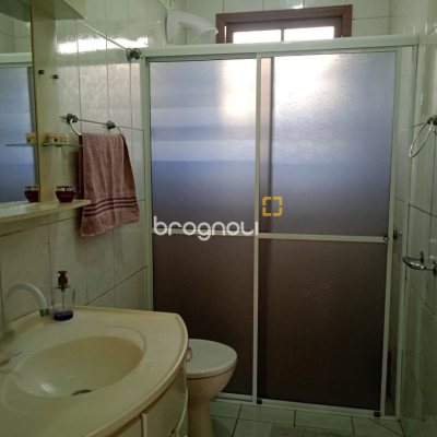 Casa com 92m², 3 quartos (sendo 1 suíte), 2 garagens, no bairro Bela Vista em São José