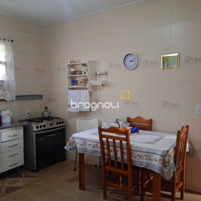 Casa com 92m², 3 quartos (sendo 1 suíte), 2 garagens, no bairro Bela Vista em São José