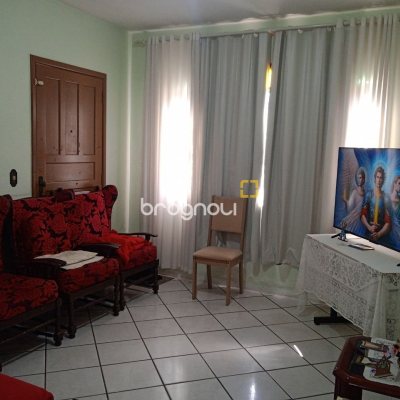 Casa com 92m², 3 quartos (sendo 1 suíte), 2 garagens, no bairro Bela Vista em São José