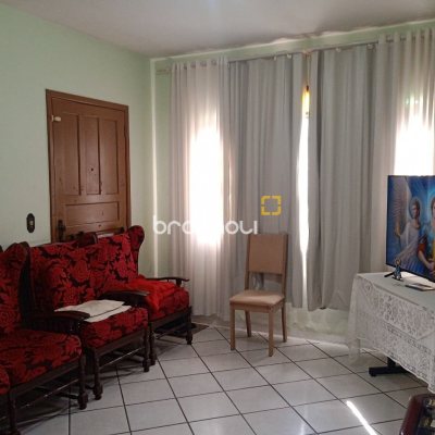 Casa com 92m², 3 quartos (sendo 1 suíte), 2 garagens, no bairro Bela Vista em São José