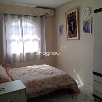 Casa com 92m², 3 quartos (sendo 1 suíte), 2 garagens, no bairro Bela Vista em São José