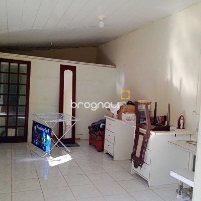 Casa com 92m², 3 quartos (sendo 1 suíte), 2 garagens, no bairro Bela Vista em São José