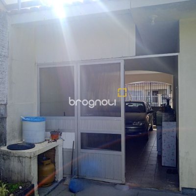 Casa com 92m², 3 quartos (sendo 1 suíte), 2 garagens, no bairro Bela Vista em São José