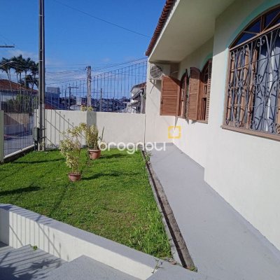 Casa com 92m², 3 quartos (sendo 1 suíte), 2 garagens, no bairro Bela Vista em São José