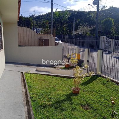 Casa com 92m², 3 quartos (sendo 1 suíte), 2 garagens, no bairro Bela Vista em São José