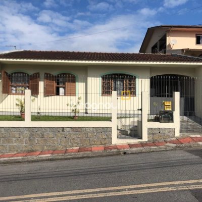 Casa com 92m², 3 quartos (sendo 1 suíte), 2 garagens, no bairro Bela Vista em São José
