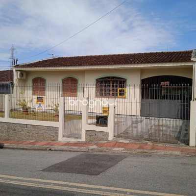 Casa com 92m², 3 quartos (sendo 1 suíte), 2 garagens, no bairro Bela Vista em São José