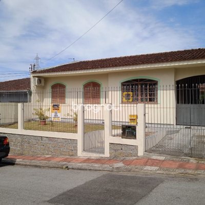 Casa com 92m², 3 quartos (sendo 1 suíte), 2 garagens, no bairro Bela Vista em São José