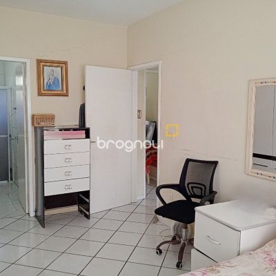 Casa com 92m², 3 quartos (sendo 1 suíte), 2 garagens, no bairro Bela Vista em São José