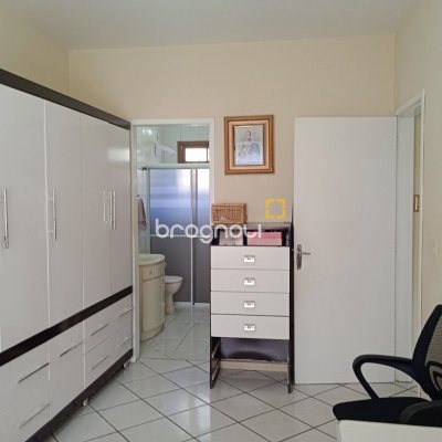 Casa com 92m², 3 quartos (sendo 1 suíte), 2 garagens, no bairro Bela Vista em São José