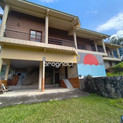 Sítio com 68000m², 6 quartos (sendo 1 suíte), 10 garagens, no bairro Campeche em Florianópolis