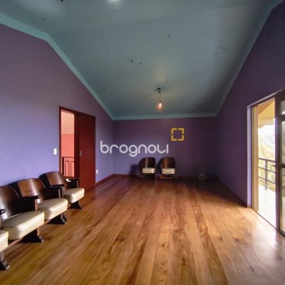 Sítio com 68000m², 6 quartos (sendo 1 suíte), 10 garagens, no bairro Campeche em Florianópolis