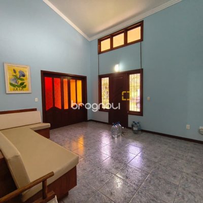 Sítio com 68000m², 6 quartos (sendo 1 suíte), 10 garagens, no bairro Campeche em Florianópolis