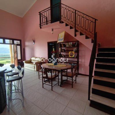 Sítio com 68000m², 6 quartos (sendo 1 suíte), 10 garagens, no bairro Campeche em Florianópolis