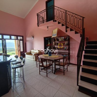 Sítio com 68000m², 6 quartos (sendo 1 suíte), 10 garagens, no bairro Campeche em Florianópolis