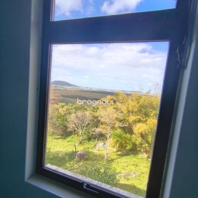 Sítio com 68000m², 6 quartos (sendo 1 suíte), 10 garagens, no bairro Campeche em Florianópolis