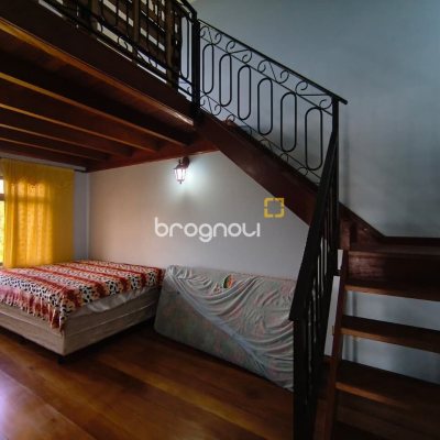 Sítio com 68000m², 6 quartos (sendo 1 suíte), 10 garagens, no bairro Campeche em Florianópolis