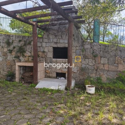 Sítio com 68000m², 6 quartos (sendo 1 suíte), 10 garagens, no bairro Campeche em Florianópolis