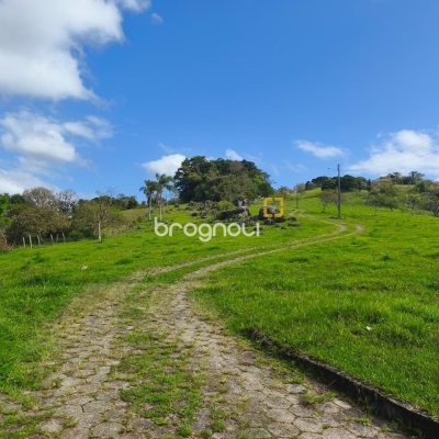 Sítio com 68000m², 6 quartos (sendo 1 suíte), 10 garagens, no bairro Campeche em Florianópolis
