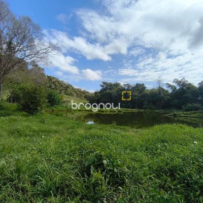 Sítio com 68000m², 6 quartos (sendo 1 suíte), 10 garagens, no bairro Campeche em Florianópolis