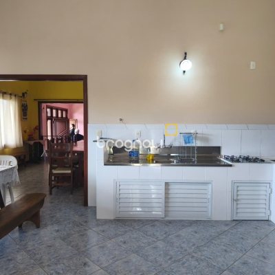 Sítio com 68000m², 6 quartos (sendo 1 suíte), 10 garagens, no bairro Campeche em Florianópolis
