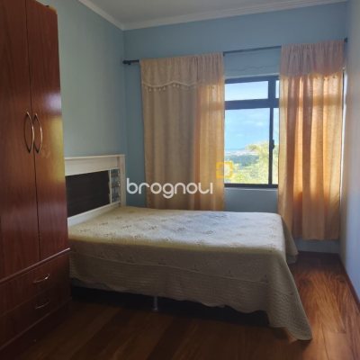 Sítio com 68000m², 6 quartos (sendo 1 suíte), 10 garagens, no bairro Campeche em Florianópolis