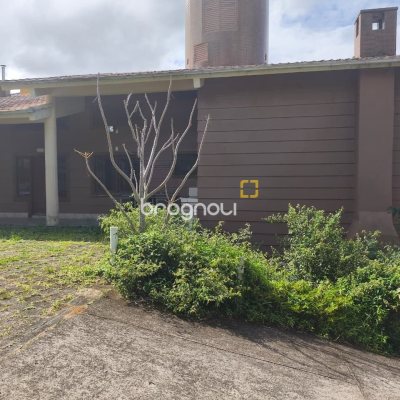 Sítio com 68000m², 6 quartos (sendo 1 suíte), 10 garagens, no bairro Campeche em Florianópolis