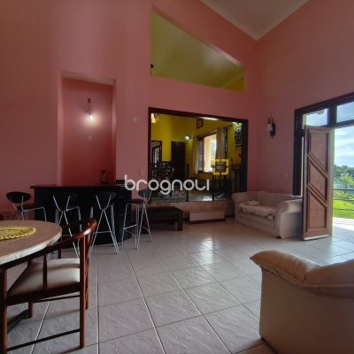 Sítio com 68000m², 6 quartos (sendo 1 suíte), 10 garagens, no bairro Campeche em Florianópolis