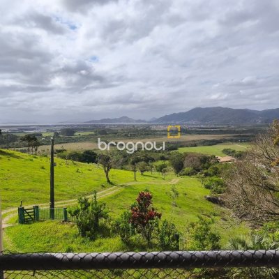 Sítio com 68000m², 6 quartos (sendo 1 suíte), 10 garagens, no bairro Campeche em Florianópolis