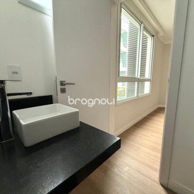 Apartamento com 81m², 2 quartos (sendo 1 suíte), 1 garagem, no bairro Ingleses em Florianópolis