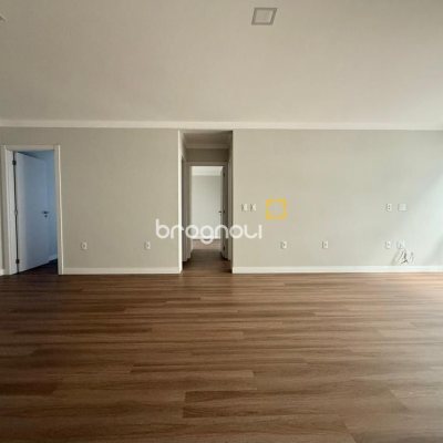 Apartamento com 81m², 2 quartos (sendo 1 suíte), 1 garagem, no bairro Ingleses em Florianópolis
