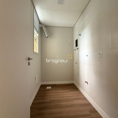 Apartamento com 81m², 2 quartos (sendo 1 suíte), 1 garagem, no bairro Ingleses em Florianópolis