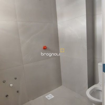 Apartamento com 61m², 1 quarto, 1 garagem, no bairro Coqueiros em Florianópolis