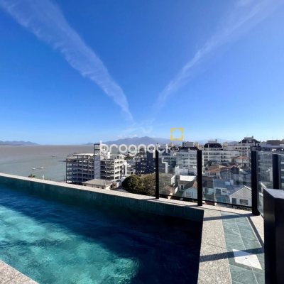 Apartamento com 62m², 2 quartos (sendo 1 suíte), 1 garagem, no bairro Coqueiros em Florianópolis