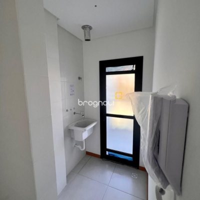 Apartamento com 62m², 2 quartos (sendo 1 suíte), 1 garagem, no bairro Coqueiros em Florianópolis