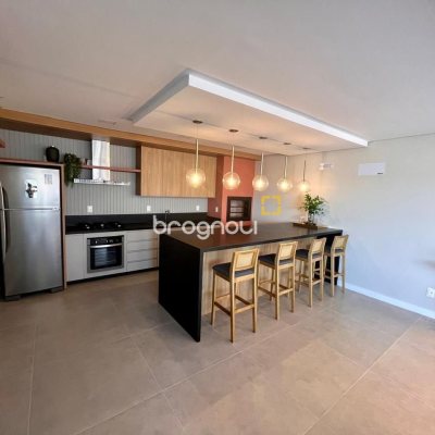 Apartamento com 62m², 2 quartos (sendo 1 suíte), 1 garagem, no bairro Coqueiros em Florianópolis