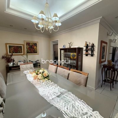 Casa com 229m², 4 quartos (sendo 1 suíte), 4 garagens, no bairro Parque São Jorge em Florianópolis