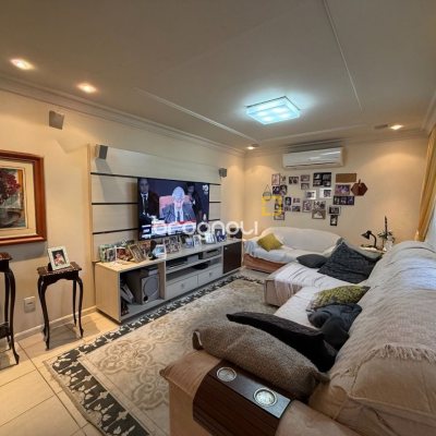 Casa com 229m², 4 quartos (sendo 1 suíte), 4 garagens, no bairro Parque São Jorge em Florianópolis