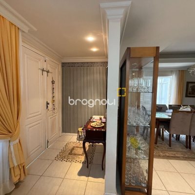 Casa com 229m², 4 quartos (sendo 1 suíte), 4 garagens, no bairro Parque São Jorge em Florianópolis