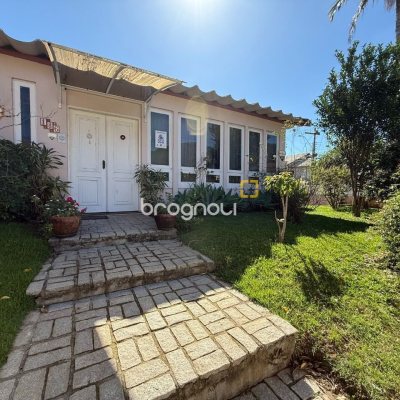 Casa com 229m², 4 quartos (sendo 1 suíte), 4 garagens, no bairro Parque São Jorge em Florianópolis